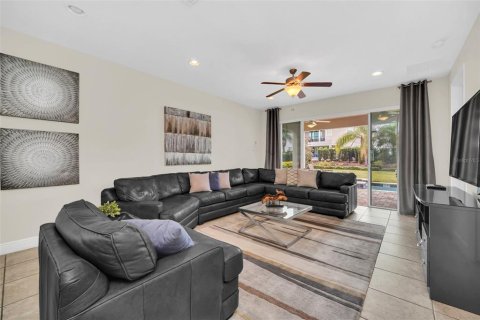 Casa en venta en Kissimmee, Florida, 6 dormitorios, 308.16 m2 № 2157753 - foto 12