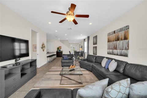 Casa en venta en Kissimmee, Florida, 6 dormitorios, 308.16 m2 № 2157753 - foto 17
