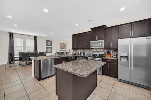 Casa en venta en Kissimmee, Florida, 6 dormitorios, 308.16 m2 № 2157753 - foto 11