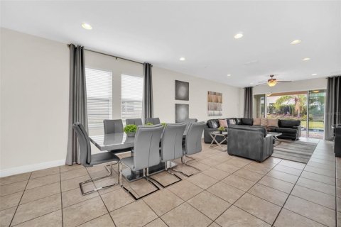 Casa en venta en Kissimmee, Florida, 6 dormitorios, 308.16 m2 № 2157753 - foto 6