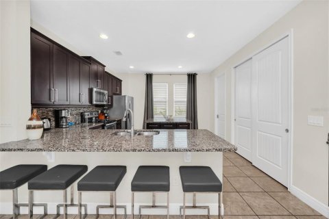 Casa en venta en Kissimmee, Florida, 6 dormitorios, 308.16 m2 № 2157753 - foto 8
