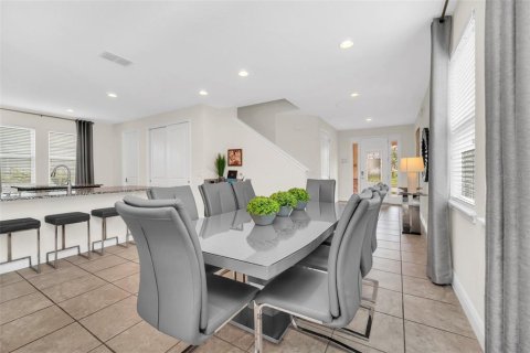 Casa en venta en Kissimmee, Florida, 6 dormitorios, 308.16 m2 № 2157753 - foto 7