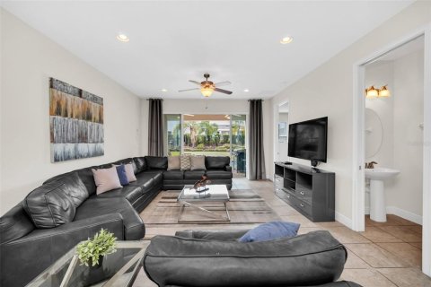 Casa en venta en Kissimmee, Florida, 6 dormitorios, 308.16 m2 № 2157753 - foto 13