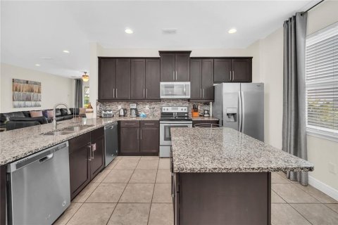 Casa en venta en Kissimmee, Florida, 6 dormitorios, 308.16 m2 № 2157753 - foto 10