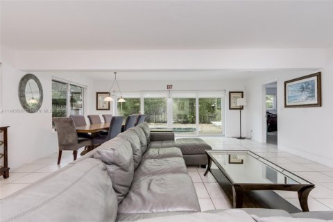 House in Hollywood, Florida 4 bedrooms, 146.14 sq.m. № 1954925 - photo 7