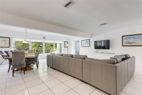House in Hollywood, Florida 4 bedrooms, 146.14 sq.m. № 1954925 - photo 6