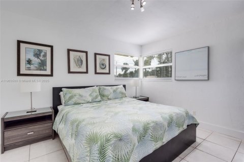 House in Hollywood, Florida 4 bedrooms, 146.14 sq.m. № 1954925 - photo 15