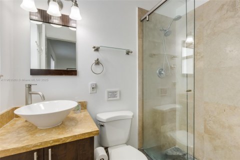 House in Hollywood, Florida 4 bedrooms, 146.14 sq.m. № 1954925 - photo 21