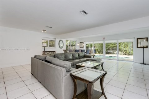 House in Hollywood, Florida 4 bedrooms, 146.14 sq.m. № 1954925 - photo 5