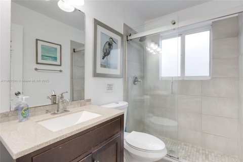 House in Hollywood, Florida 4 bedrooms, 146.14 sq.m. № 1954925 - photo 16