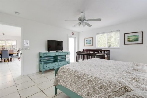 House in Hollywood, Florida 4 bedrooms, 146.14 sq.m. № 1954925 - photo 20