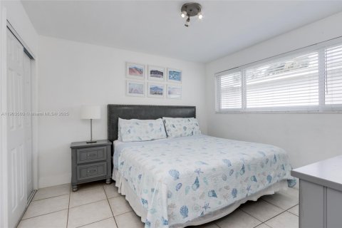 House in Hollywood, Florida 4 bedrooms, 146.14 sq.m. № 1954925 - photo 27