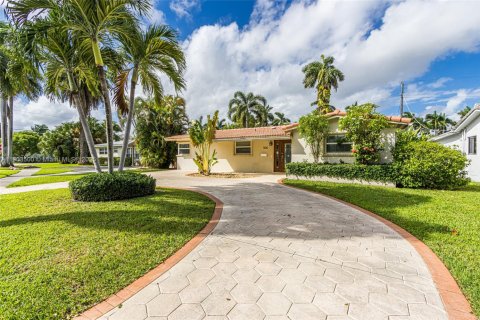 House in Hollywood, Florida 4 bedrooms, 146.14 sq.m. № 1954925 - photo 30