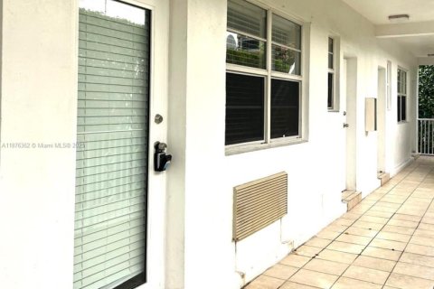 Condominio en alquiler en Miami Beach, Florida, 1 dormitorio, 60.39 m2 № 1946294 - foto 11