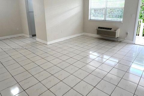 Condominio en alquiler en Miami Beach, Florida, 1 dormitorio, 60.39 m2 № 1946294 - foto 3