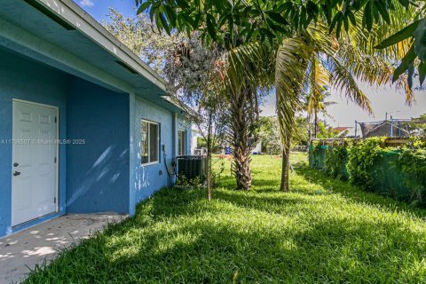 House in Miami, Florida 4 bedrooms, 154.78 sq.m. № 1888891 - photo 28