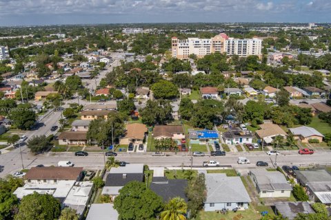 House in Miami, Florida 4 bedrooms, 154.78 sq.m. № 1888891 - photo 14