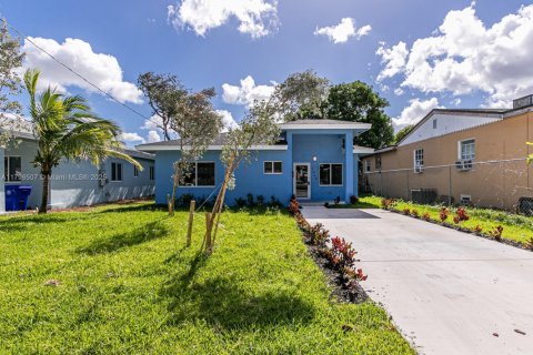 House in Miami, Florida 4 bedrooms, 154.78 sq.m. № 1888891 - photo 23