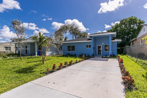 House in Miami, Florida 4 bedrooms, 154.78 sq.m. № 1888891 - photo 26