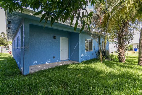 House in Miami, Florida 4 bedrooms, 154.78 sq.m. № 1888891 - photo 29