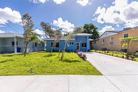 House in Miami, Florida 4 bedrooms, 154.78 sq.m. № 1888891 - photo 22