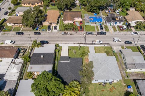 House in Miami, Florida 4 bedrooms, 154.78 sq.m. № 1888891 - photo 13