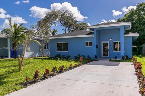 House in Miami, Florida 4 bedrooms, 154.78 sq.m. № 1888891 - photo 25