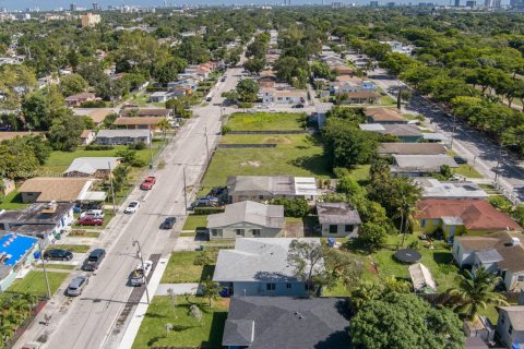 House in Miami, Florida 4 bedrooms, 154.78 sq.m. № 1888891 - photo 18