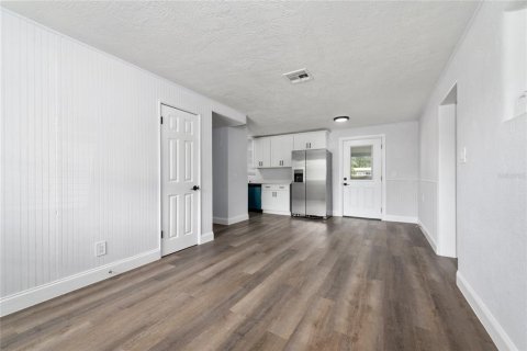 House in New Smyrna Beach, Florida 3 bedrooms, 112.04 sq.m. № 1747081 - photo 3