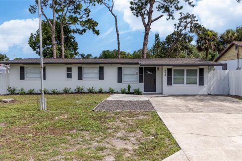 House in New Smyrna Beach, Florida 3 bedrooms, 112.04 sq.m. № 1747081 - photo 1