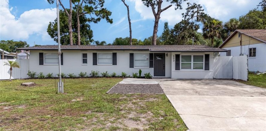 House in New Smyrna Beach, Florida 3 bedrooms, 112.04 sq.m. № 1747081