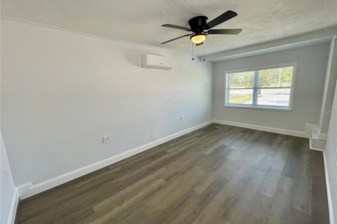 House in New Smyrna Beach, Florida 3 bedrooms, 112.04 sq.m. № 1747081 - photo 9