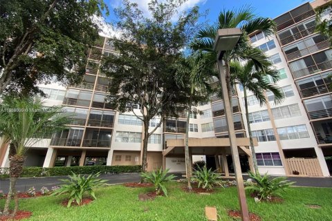 Купить кондоминиум в Пемброк-Пайнс, Флорида 2 спальни, 99.41м2, № 1941911 - фото 5