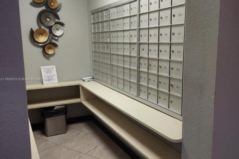 Купить кондоминиум в Пемброк-Пайнс, Флорида 2 спальни, 99.41м2, № 1941911 - фото 17