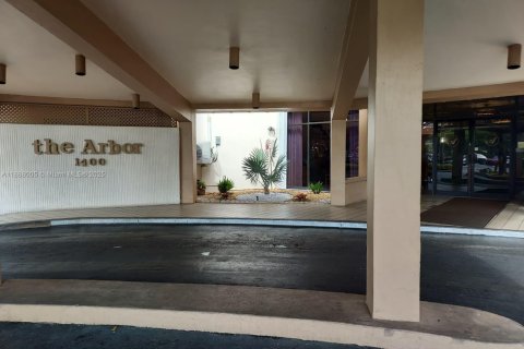 Купить кондоминиум в Пемброк-Пайнс, Флорида 2 спальни, 99.41м2, № 1941911 - фото 6