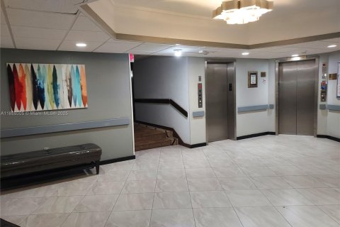 Купить кондоминиум в Пемброк-Пайнс, Флорида 2 спальни, 99.41м2, № 1941911 - фото 10