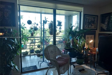 Купить кондоминиум в Пемброк-Пайнс, Флорида 2 спальни, 99.41м2, № 1941911 - фото 23