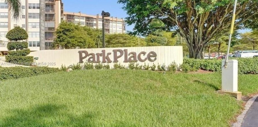 Кондоминиум с 2 спальнями в Пемброк-Пайнс, Флорида № 1941911