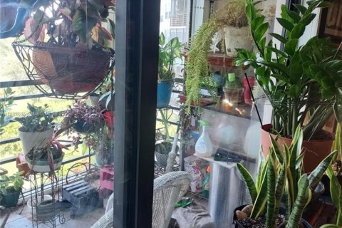 Купить кондоминиум в Пемброк-Пайнс, Флорида 2 спальни, 99.41м2, № 1941911 - фото 25