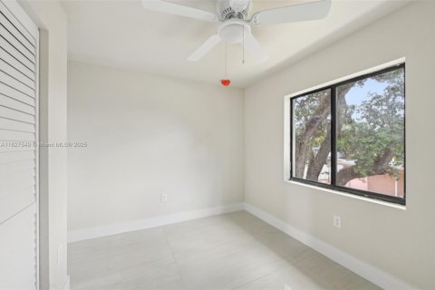 Commercial property in Miami, Florida № 1798866 - photo 19