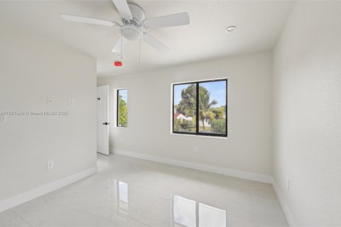 Commercial property in Miami, Florida № 1798866 - photo 21