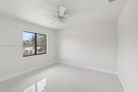 Commercial property in Miami, Florida № 1798866 - photo 20