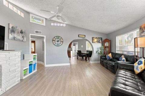 Casa en venta en Hollywood, Florida, 3 dormitorios, 147.81 m2 № 2431328 - foto 3