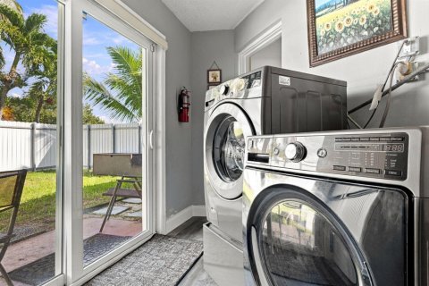 Casa en venta en Hollywood, Florida, 3 dormitorios, 147.81 m2 № 2431328 - foto 19