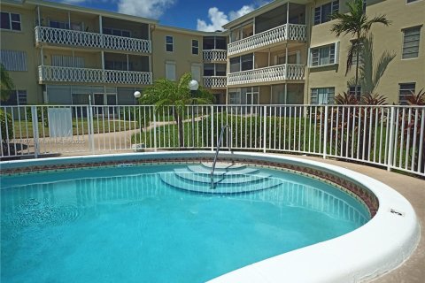 Copropriété à vendre à Hallandale Beach, Floride: 1 chambre, 67.82 m2 № 1961486 - photo 16