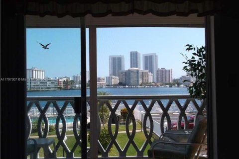 Copropriété à vendre à Hallandale Beach, Floride: 1 chambre, 67.82 m2 № 1961486 - photo 3