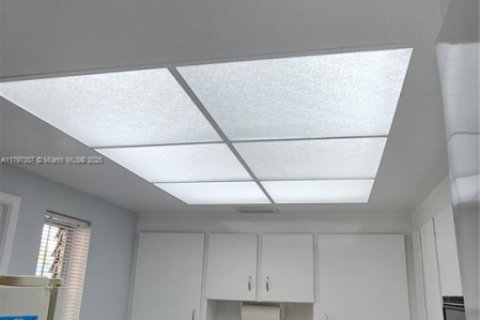 Copropriété à vendre à Hallandale Beach, Floride: 1 chambre, 67.82 m2 № 1961486 - photo 10