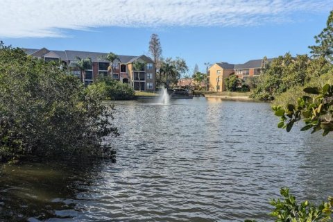 Condo in Saint Petersburg, Florida, 1 bedroom № 2222449 - photo 4