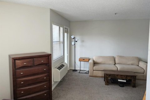 Condo in Saint Petersburg, Florida, 1 bedroom № 2222449 - photo 21