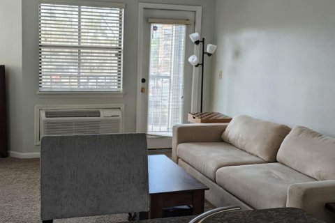 Condo in Saint Petersburg, Florida, 1 bedroom № 2222449 - photo 14